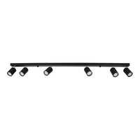 Schwarze Deckenstrahlerschiene mit 6 verstellbaren zylindrischen LED-Strahlern, Frontalansicht vor weißem Hintergrund.