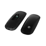 Schwarze kabellose Computermaus, Unterseite mit sichtbarem Batteriefach und Oberseite mit glänzender Oberfläche und CE-Kennzeichnung.