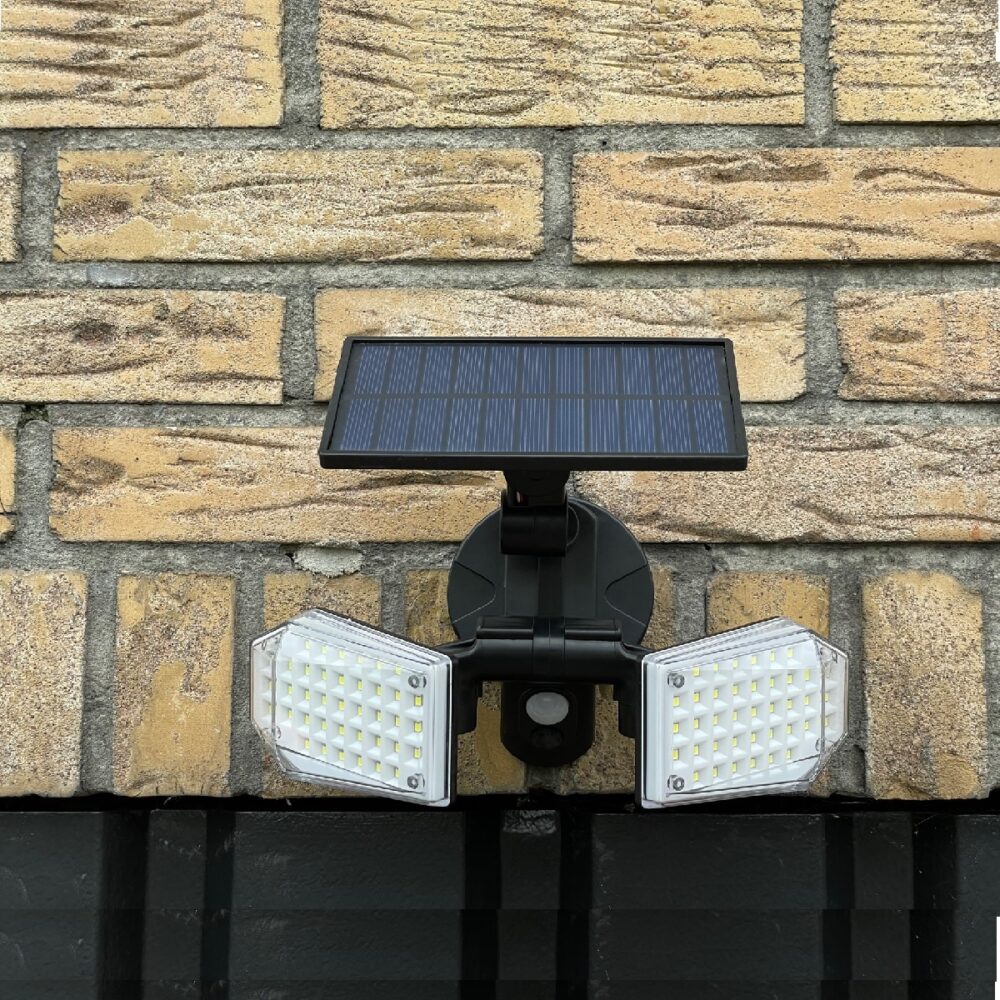 Solar wandlamp - bouwlamp - floodlight - zonne energie - 6500K daglicht - met sensor - sfeerfoto