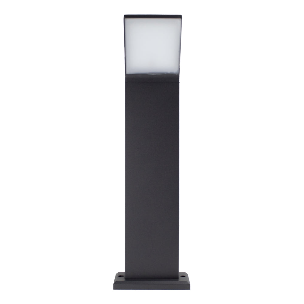 Moderne schwarze LED-Außenleuchte auf Sockel, Frontansicht, mit quadratischem Diffusor für gleichmäßige Lichtverteilung, geeignet für Gartenwege und Einfahrten.