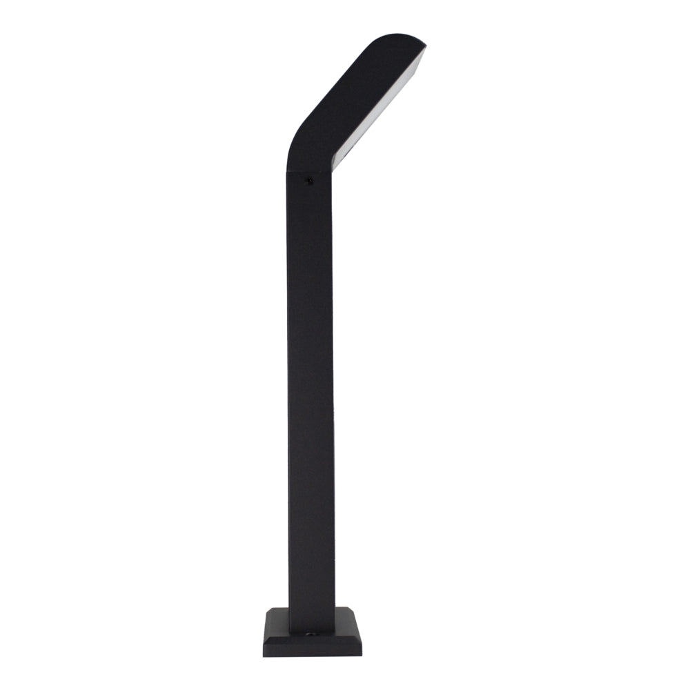 Seitenansicht einer modernen schwarzen Außenstehlampe mit gebogener Oberseite, konzipiert für die Garten- oder Wegbeleuchtung.