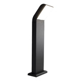 Moderne schwarze LED-Außenleuchte, Standmodell, schräg von vorne fotografiert, mit beleuchteter Oberseite und robustem rechteckigen Sockel.