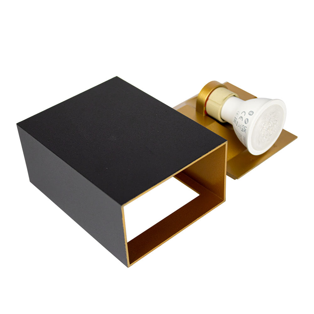 Moderne schwarz-goldene Wandleuchte mit offenem rechteckigen Design, Seitenansicht mit sichtbarer Fassung und LED-Strahler.
