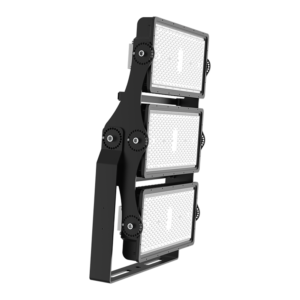 Industrieller LED-Fluter mit drei verstellbaren Lichtmodulen in vertikaler Anordnung, Seitenansicht.