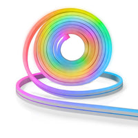Flexibler RGB-LED-Neonstreifen, aufgerollt und teilweise abgerollt, von der Seite sichtbar mit einer bunten Regenbogenbeleuchtung über die gesamte Länge.