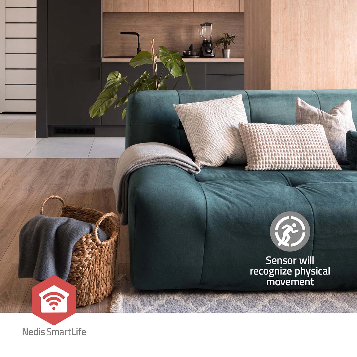 Modernes Wohnzimmer mit grünem Sofa, ausgestattet mit einem Nedis SmartLife-Bewegungssensor, einer Frontansicht mit Fokus auf den Innenraum und intelligenter Bewegungserkennungstechnologie.