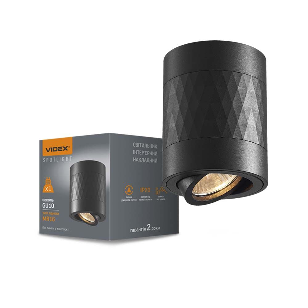 Schwarzer zylindrischer Videx Spotlight Aufbaustrahler mit Rautenmuster-Struktur, Typ GU10 MR16, dargestellt in schräger Frontansicht mit der dazugehörigen Produktverpackung im Hintergrund.