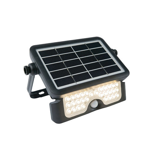Solar-LED-Außenleuchte mit Bewegungsmelder – schräge Frontansicht der schwarzen Wandleuchte mit Solarpanel und integrierter LED-Beleuchtung.